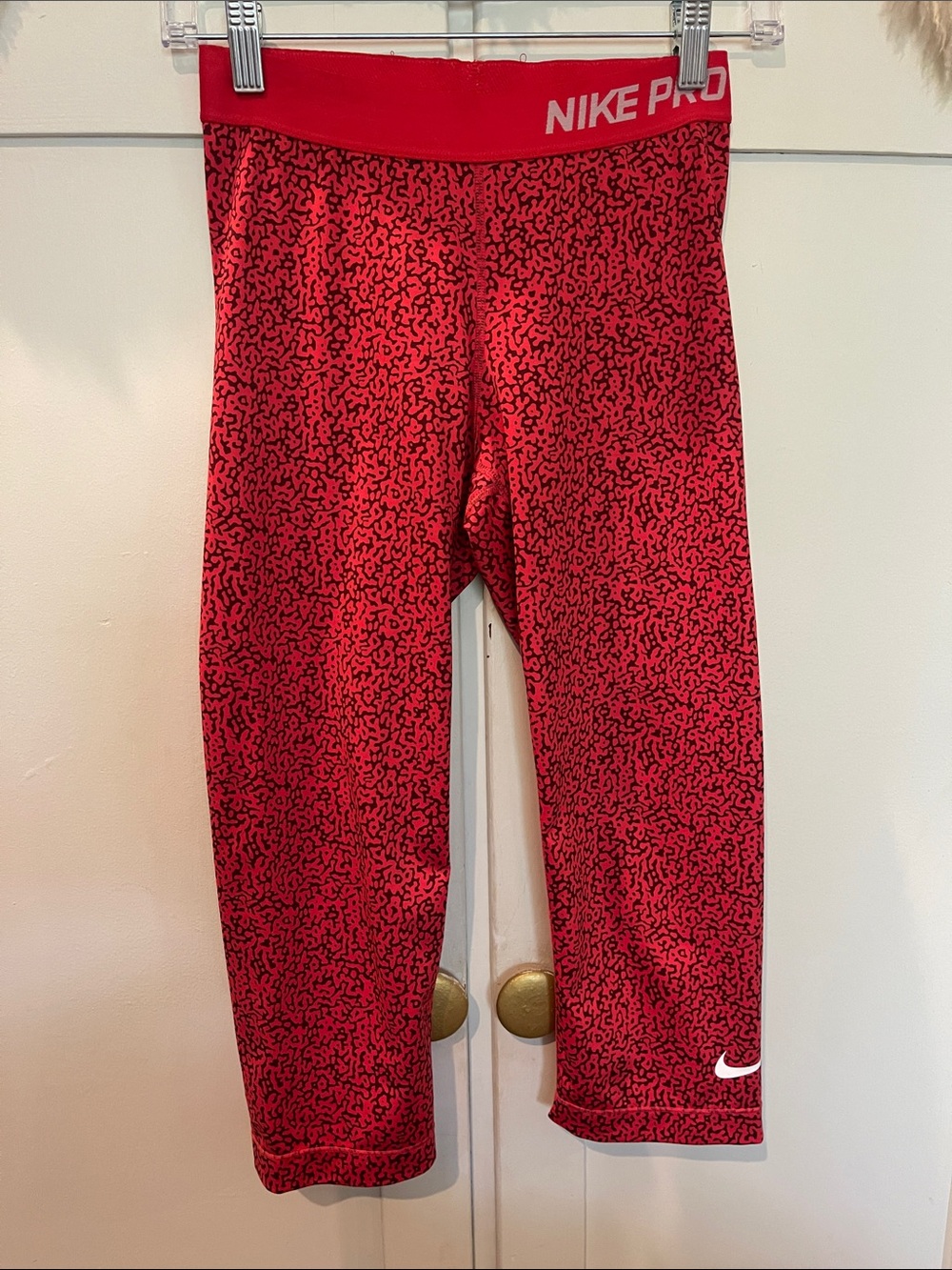 Nike Red and Black Printed Girls' Cropped Leggings